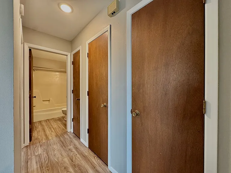 1041 State St — Photo 12