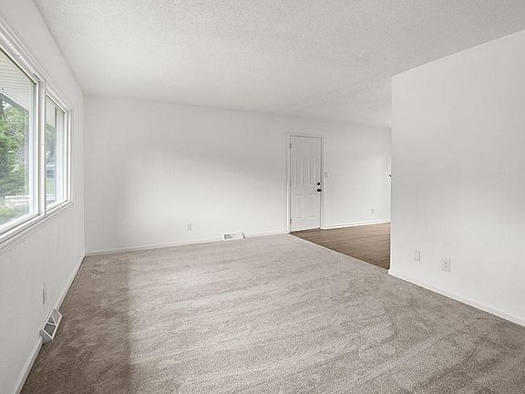 5th image of 11311 McKinley Ave