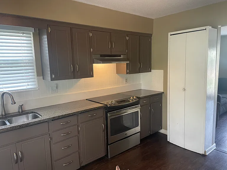 801 S Medford Cir #1 — Photo 3