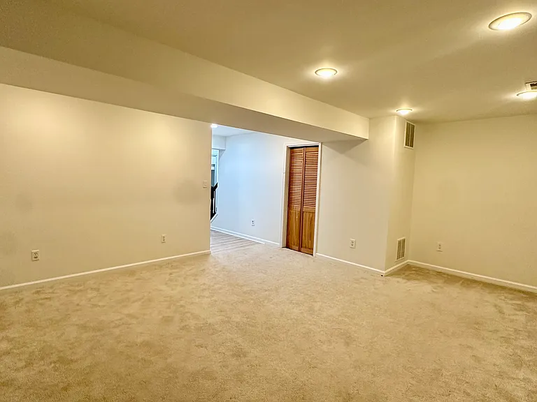 9242 Jessica Dr — Photo 6