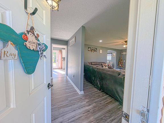4th image of 273 Kennedy Dr