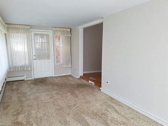 4th image of 862 N Skyline Dr