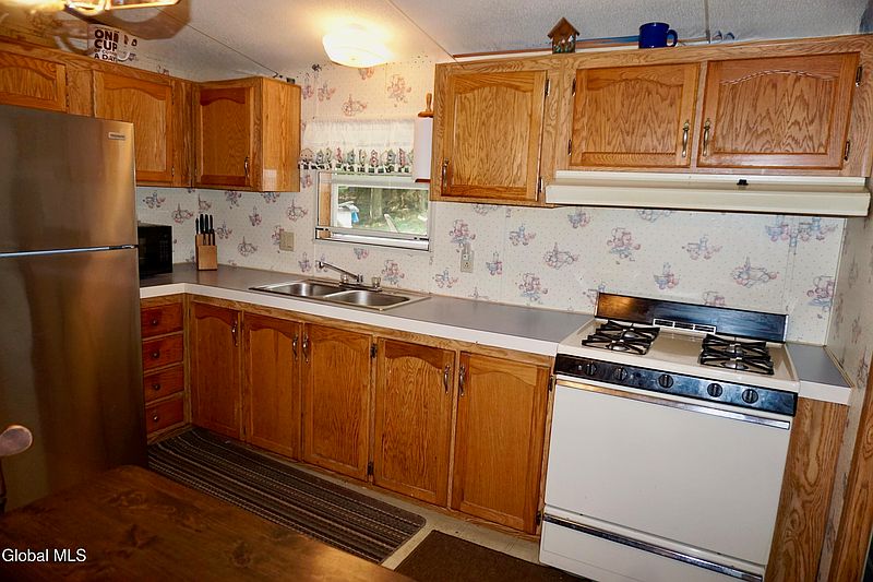 2nd image of 2613 N Shore Road
