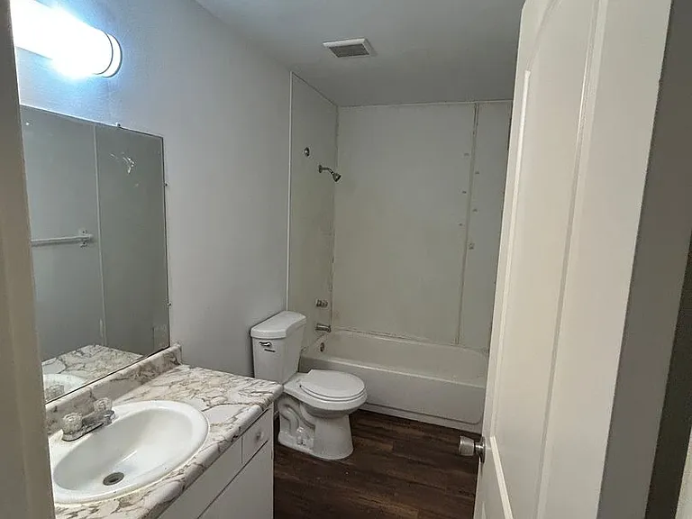 93 E Hazelwood Ln #B — Photo 15