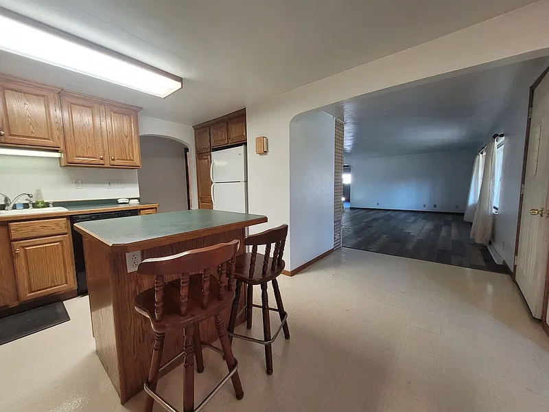 3 bed, 1.5 bath, 1372 sqft, $1,999 — Photo 4