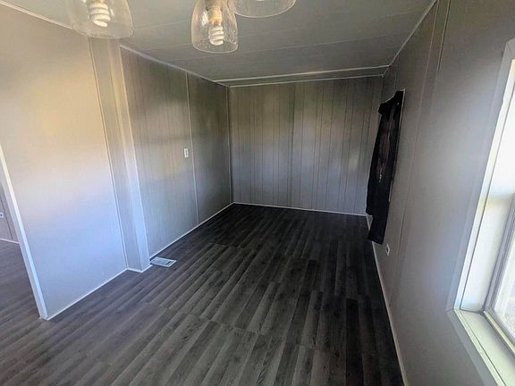 4th image of 709 6th St