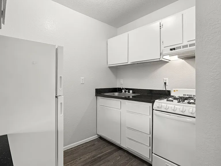 Lakes at Largo Apartments — Photo 4