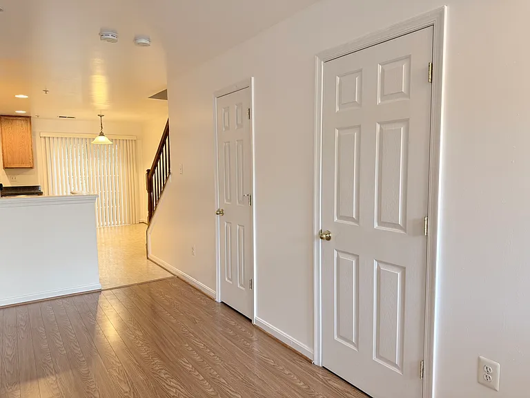 611 Tivoli Rd — Photo 1