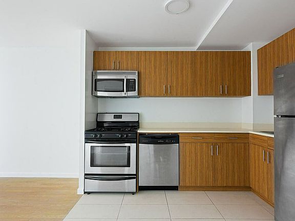 3rd image of 226 Montrose Ave APT 4B