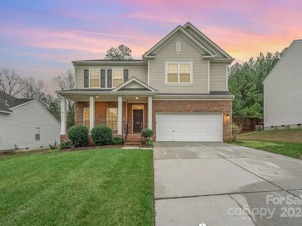 1649 Moss Creek Dr, Harrisburg, NC 28075