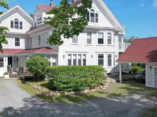 216 Dufferin St, Lunenburg, NS B0J 2C0