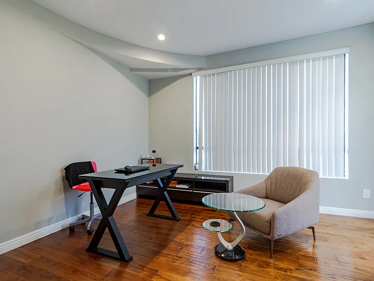 326 Westminster Ave #Penthouse 404 — Photo 14