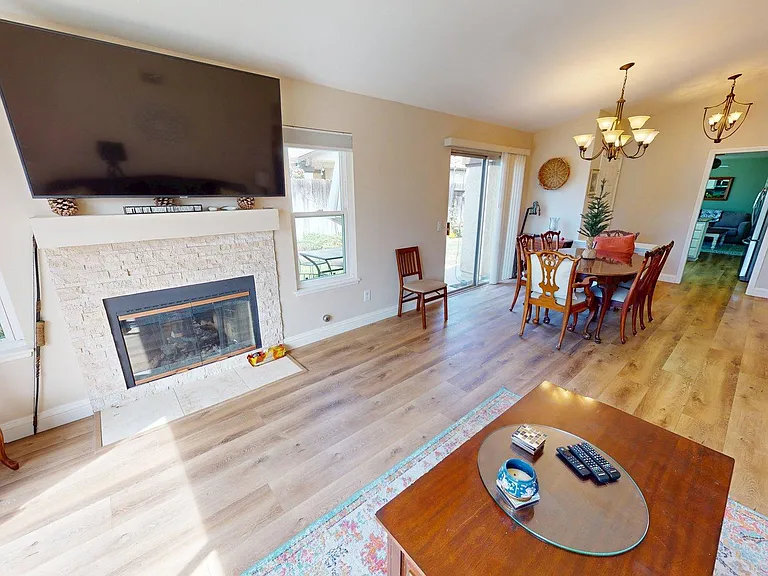 14640 Marymount St — Photo 6