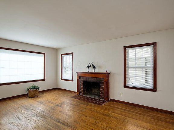 2nd image of 3044 Dresden St