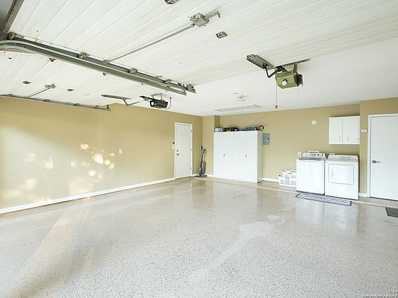 4th image of 110 ANDORRA DR