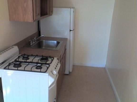 3rd image of 1084 Bedford Ave APT 4C