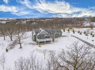 7769 N Crestview Rd, Stillman Valley, IL 61084