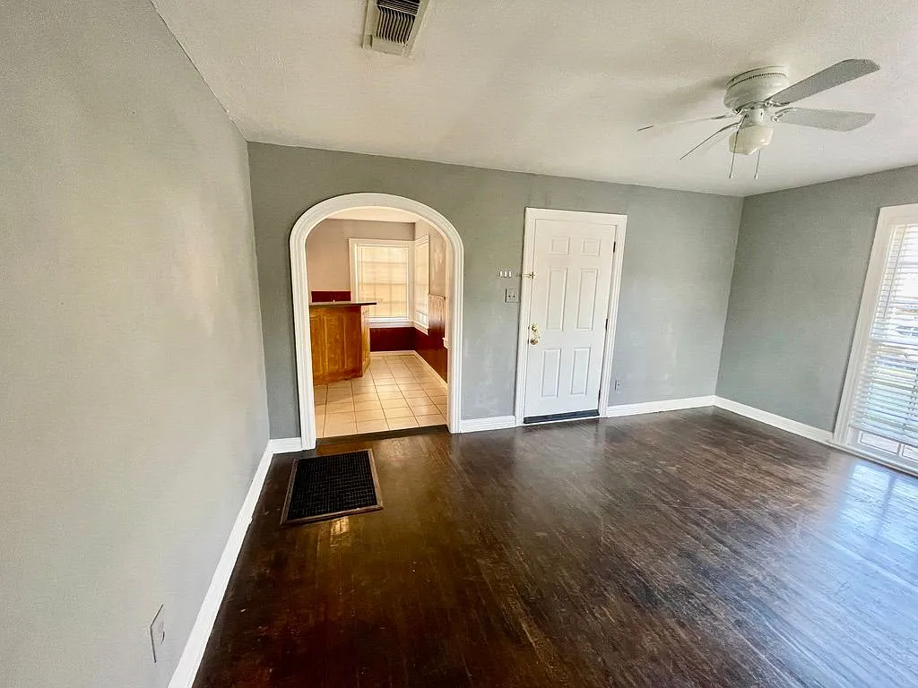 2 bed, 1.0 bath, 1128 sqft, $1,900 — Photo 4