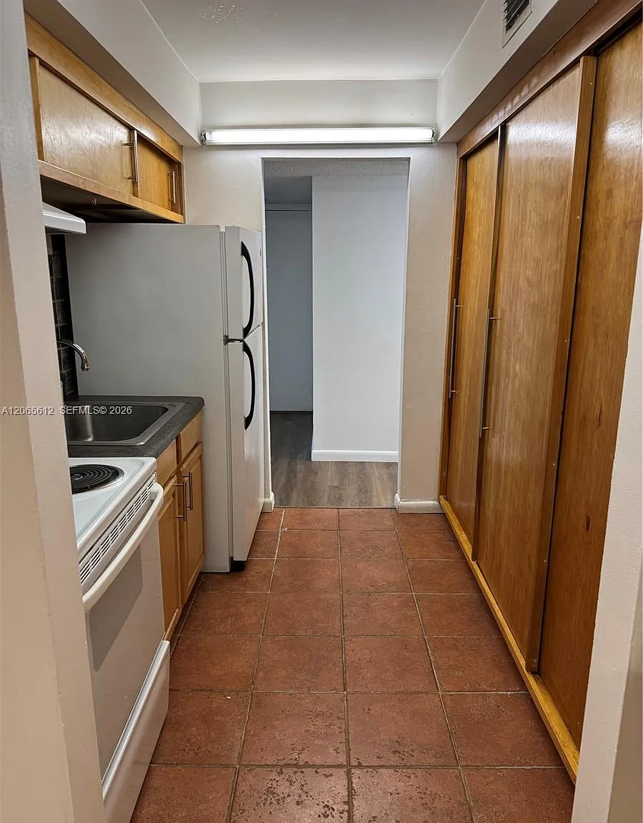 La Placida Section 1 Cond — Photo 1