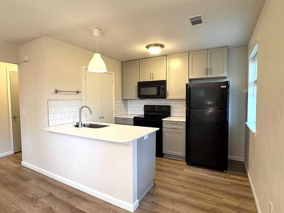 1st image of 1003 SE 5th St APT B