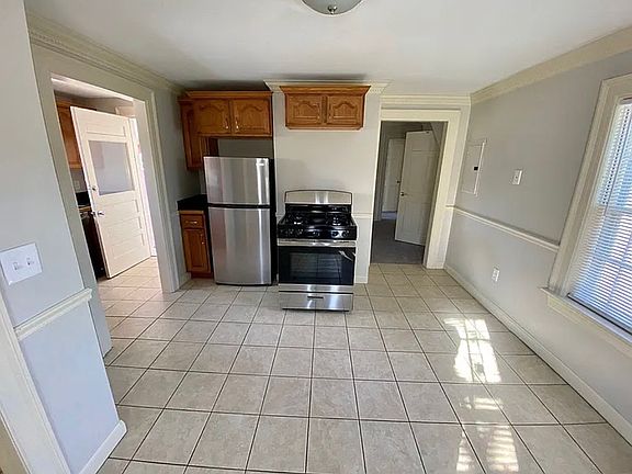 3rd image of 80-82 Tyngsboro Rd #3