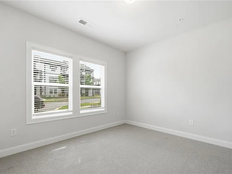 407 Lincoln St — Photo 13