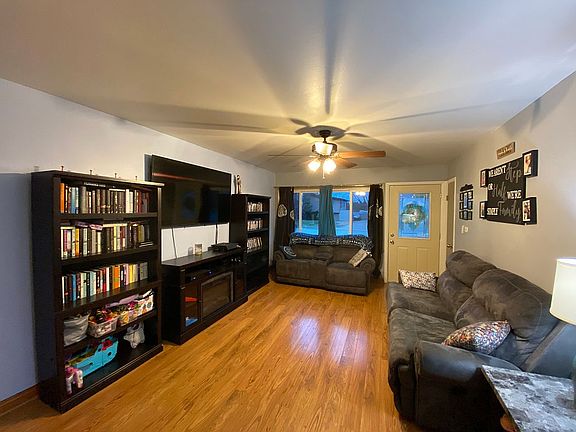 3rd image of 13504 Loomis Ln