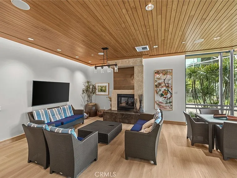 402 Rockefeller #305 — Photo 35