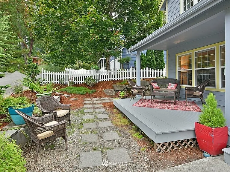 717 Moji Ln NW — Photo 2