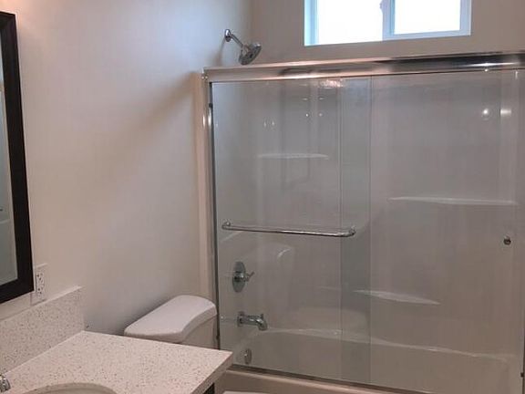 4th image of 14247 Delano St #104