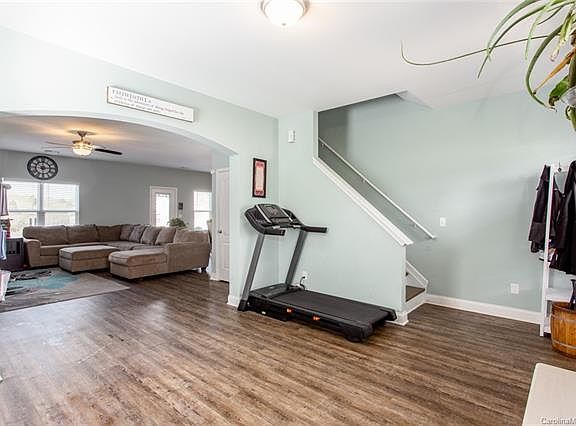 5th image of 153 Farm Springs Dr
