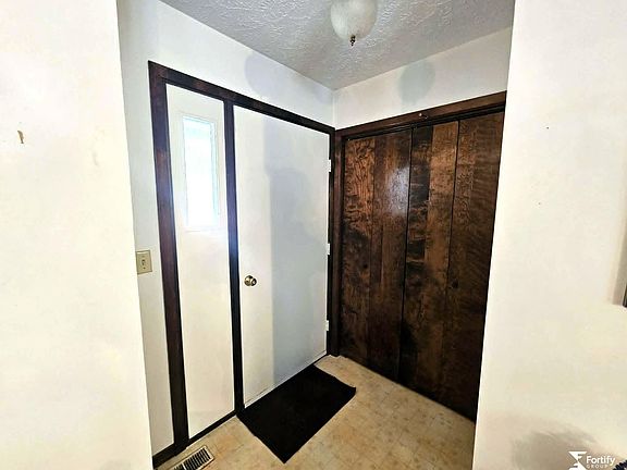 4th image of 646 N 8th St