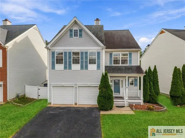 22 Stanford Dr S, Kendall Park, NJ 08824