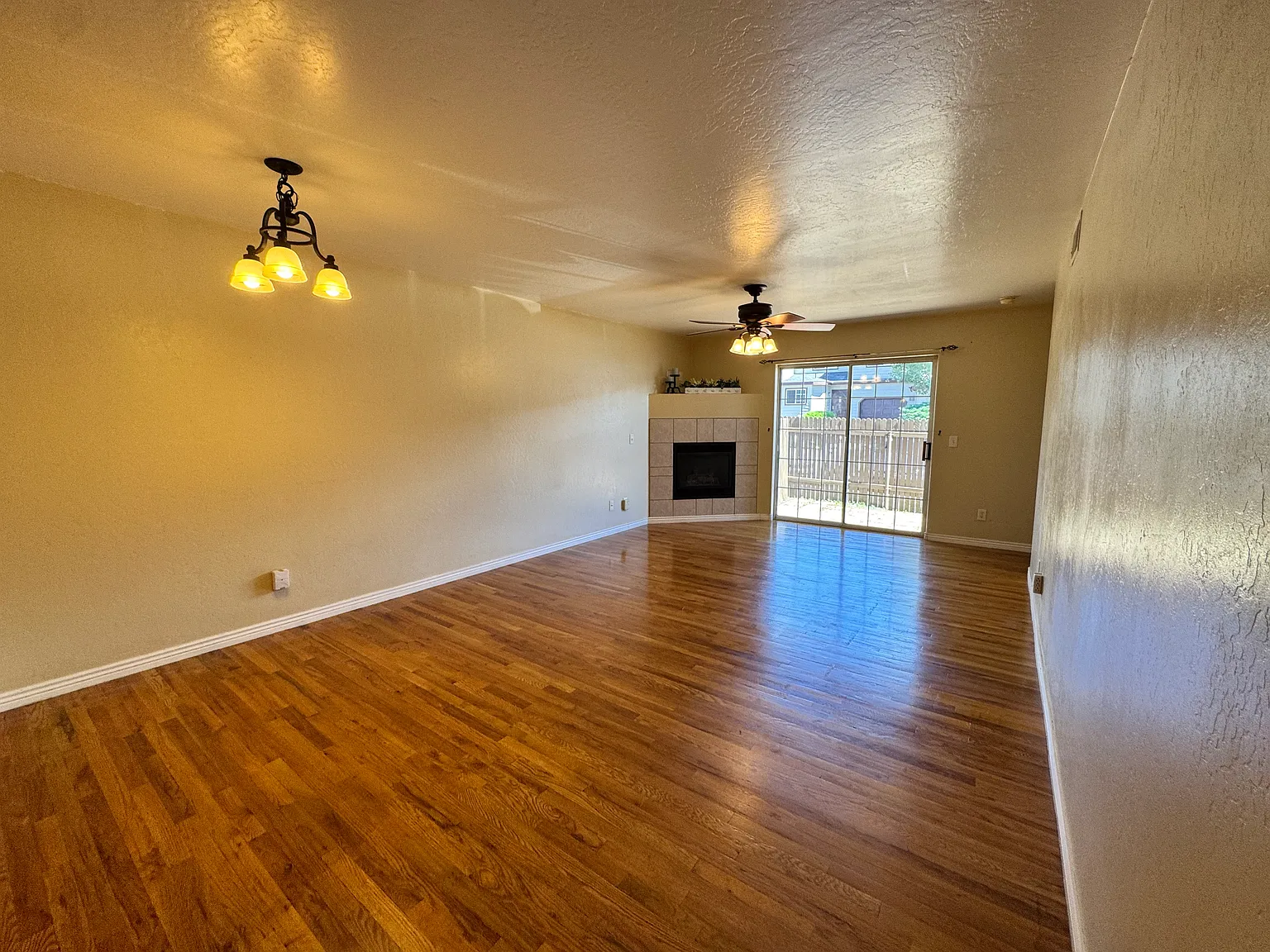 3 bed, 2.5 bath, 1270 sqft, $2,600 — Photo 1