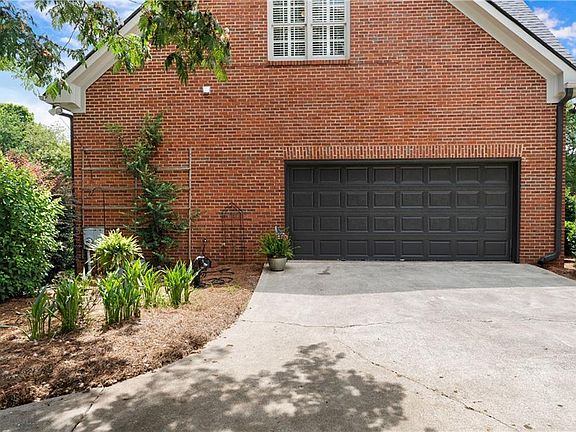 4th image of 8 Limerick Ct