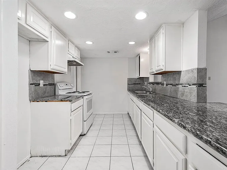 16238 Sierra Grande Dr — Photo 9