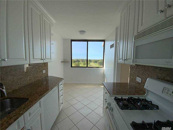 5th image of 27010 Grand Central Pkwy APT 10N