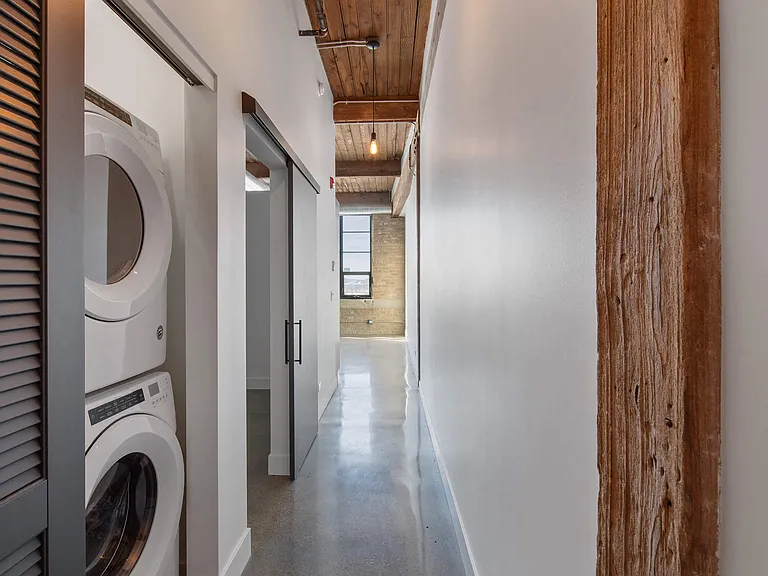 Southport Lofts — Photo 4