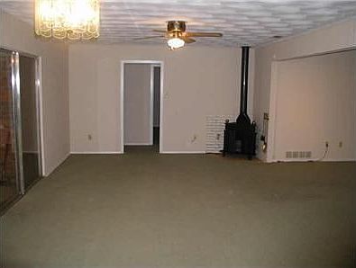 5th image of 909 Rosewood Ln
