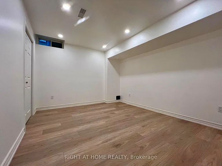 99 Ascalon Dr — Photo 10