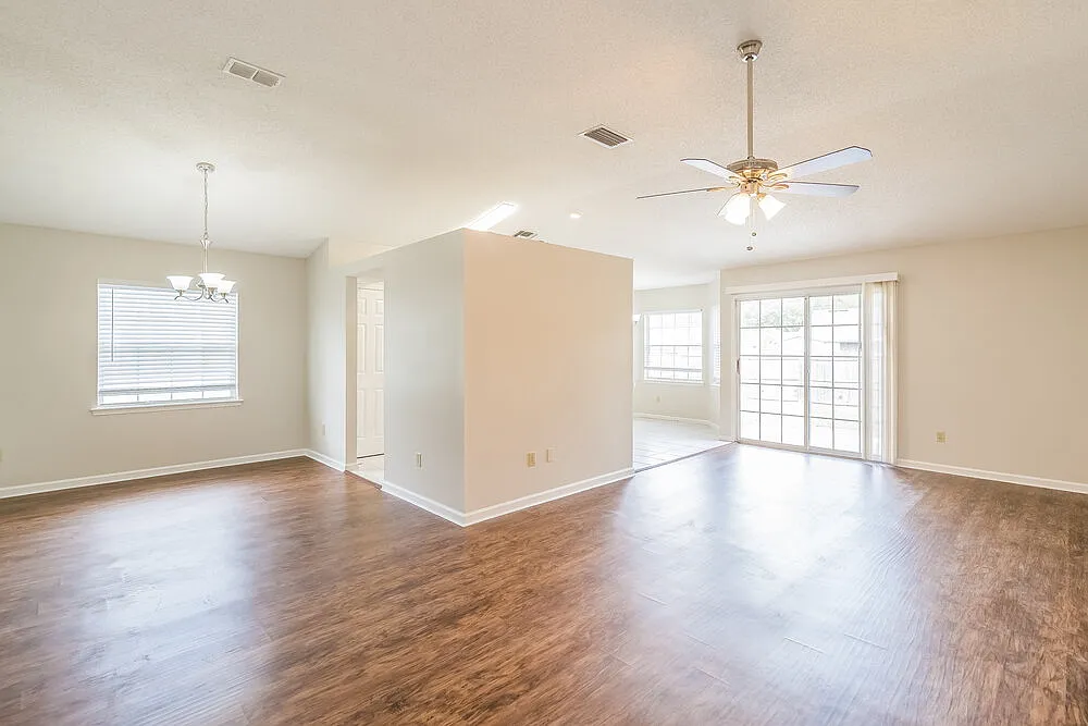 3 bed, 2.0 bath, 1451 sqft, $2,730 — Photo 3