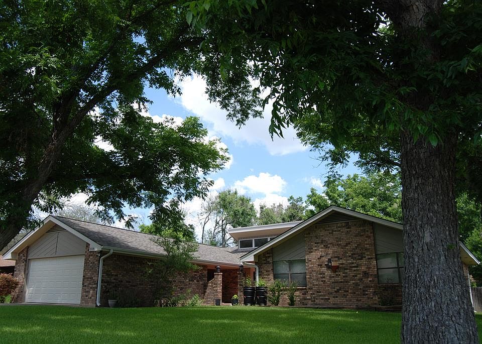 1st image of 209 Erin Dr