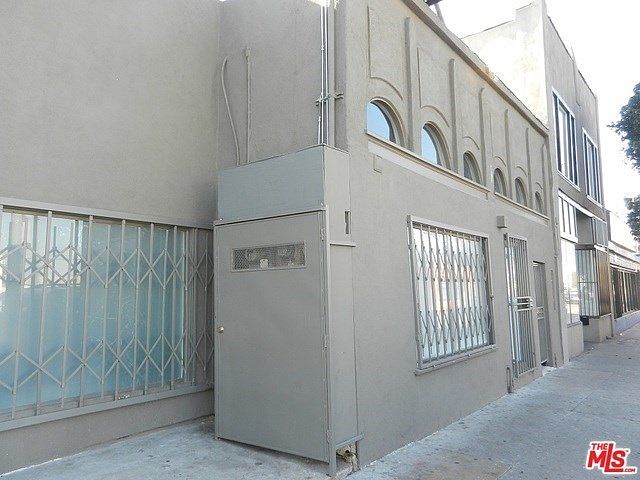 2nd image of 4870-1/2 W Adams Blvd