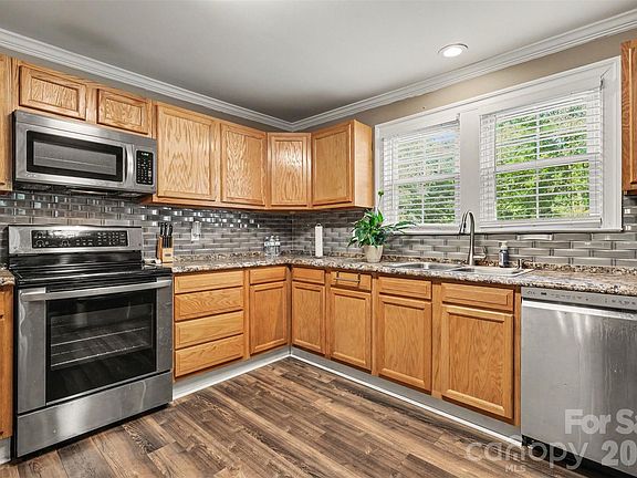 3rd image of 110 Drakeford Rd