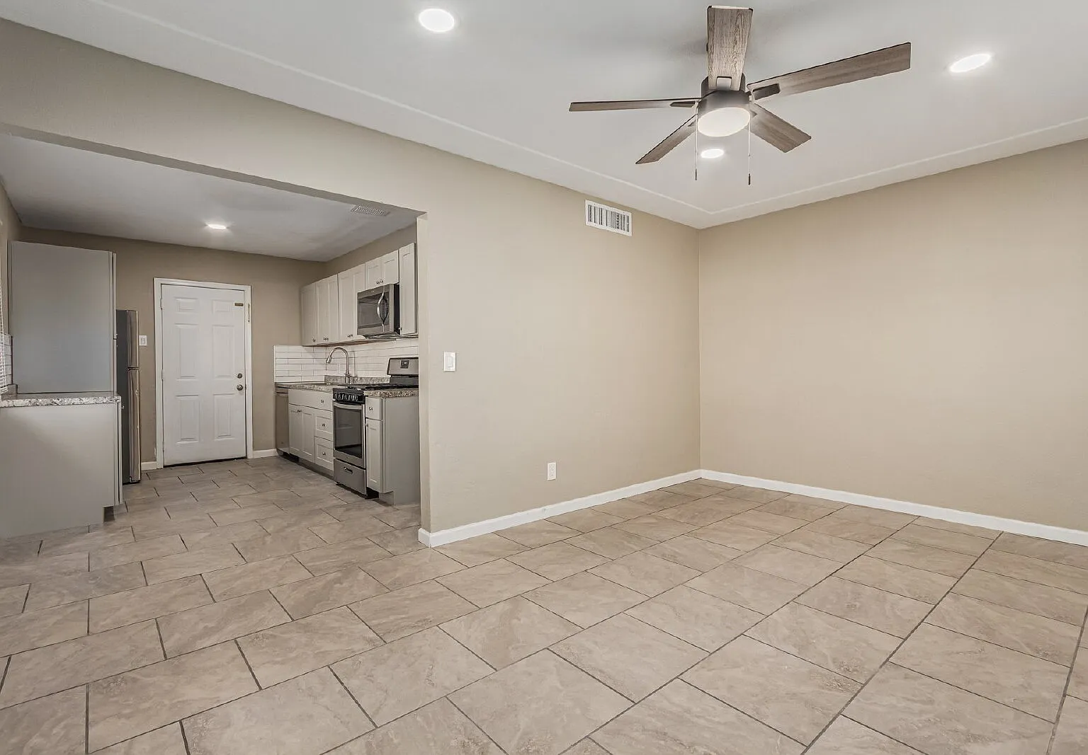 2 bed, 2.0 bath, 930 sqft, $1,699 — Photo 4