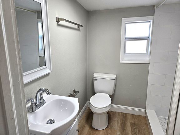 5th image of 11 W Eagle Ave #4
