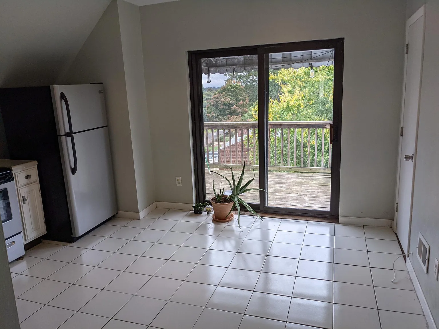 165 Kendall Ave photo 1
