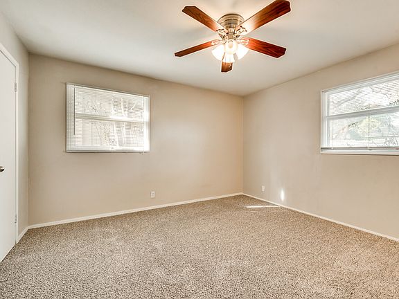 4th image of 810 Woodland Way