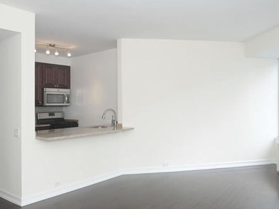4th image of 150 W 56th St APT 3712
