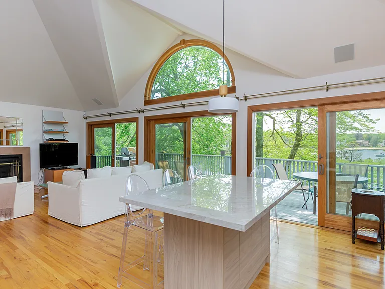 77 Lake Dr — Photo 6
